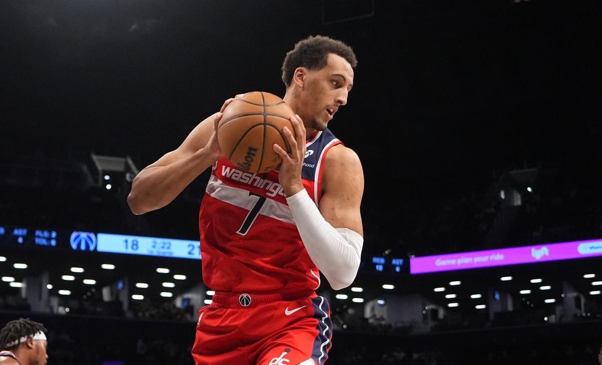 包含清晨洛杉矶快船复出首秀：NBA常规赛节点到来；引发热议；身体对抗强度拉满的词条