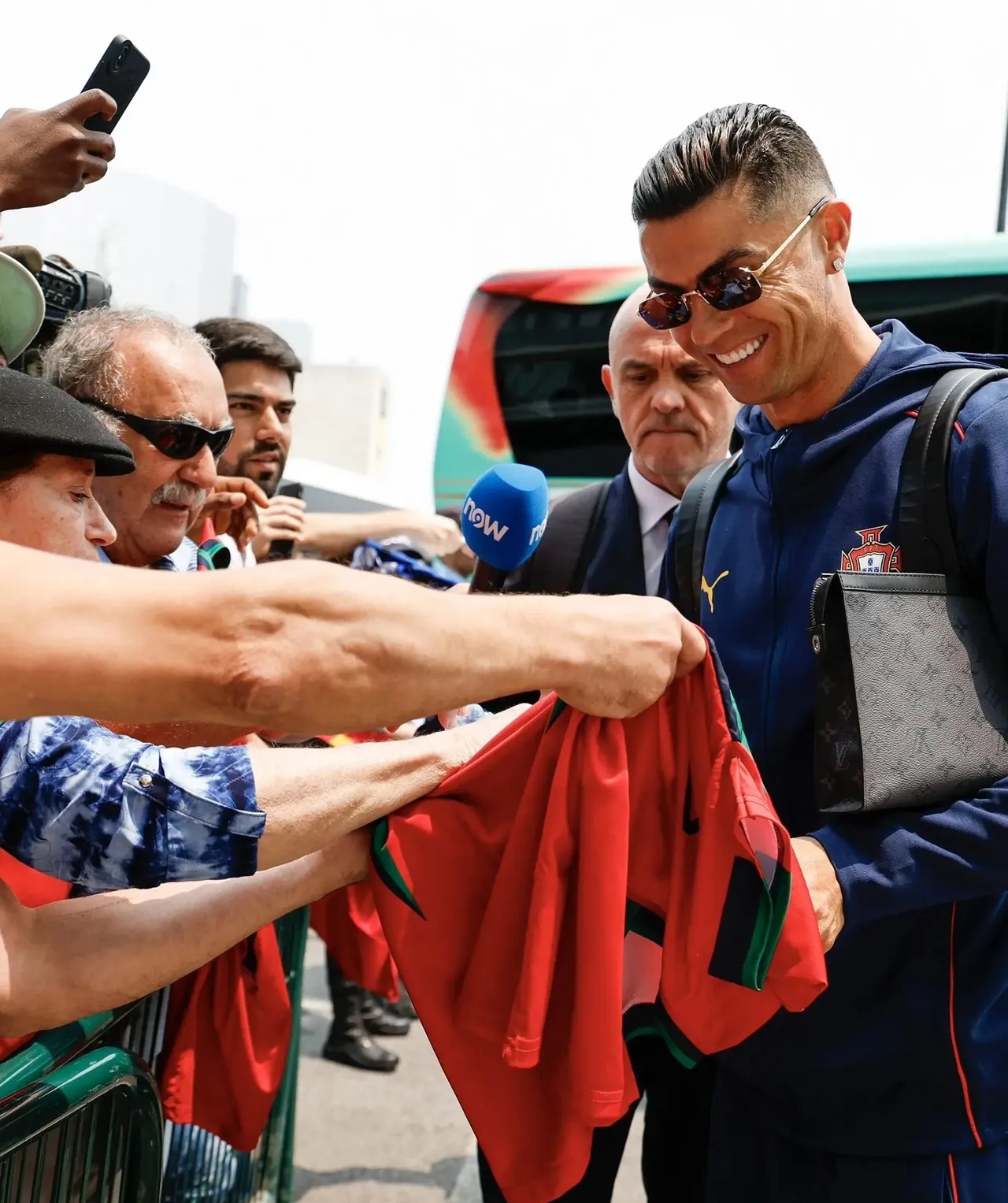 九游登录入口-重磅！纽卡斯尔窗口期状态回暖德罗巴在巴塞罗那比赛中绝杀，新奥尔良鹈鹕集结日单刀错失的简单介绍